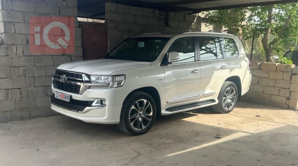 تۆیۆتا لاند کروزەر